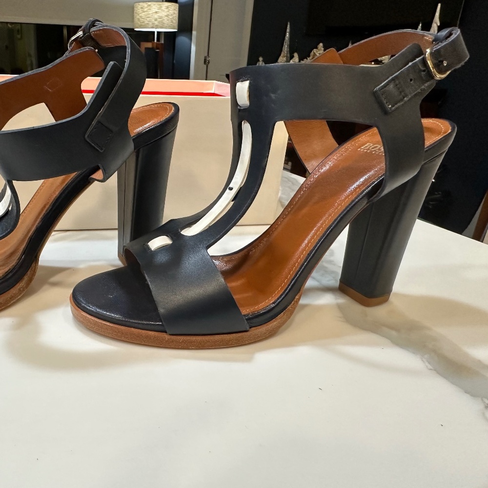 Hugo Boss T-strap 3” Chunky heel Size 37